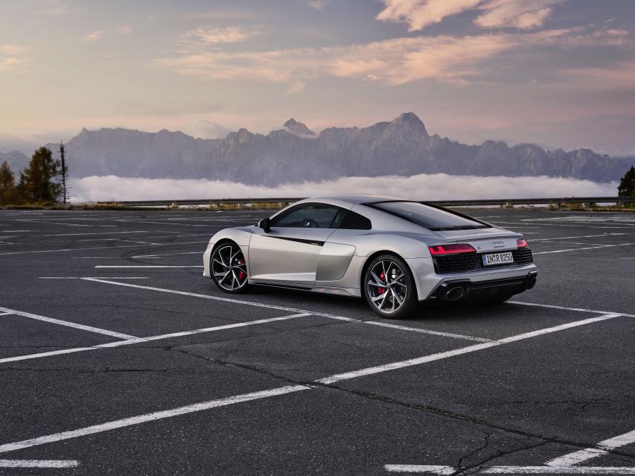  Audi R8 V10 RWD Coupe 2019 года  (WW) (фото 25 из 34)
